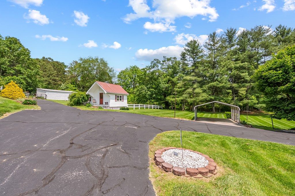 Max Meadows, Virginia 24360, United States, 3 Bedrooms Bedrooms, ,2 BathroomsBathrooms,Residential,Active,147715