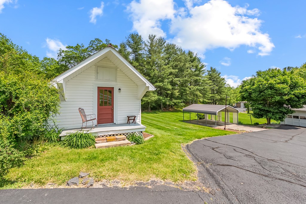 Max Meadows, Virginia 24360, United States, 3 Bedrooms Bedrooms, ,2 BathroomsBathrooms,Residential,Active,147715