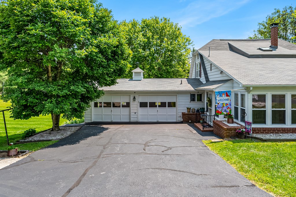 Max Meadows, Virginia 24360, United States, 3 Bedrooms Bedrooms, ,2 BathroomsBathrooms,Residential,Active,147715