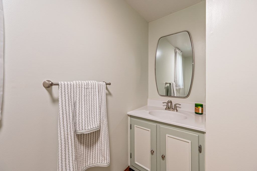 Wytheville, Virginia 24382, United States, 4 Bedrooms Bedrooms, ,3 BathroomsBathrooms,Residential,Pending,134036