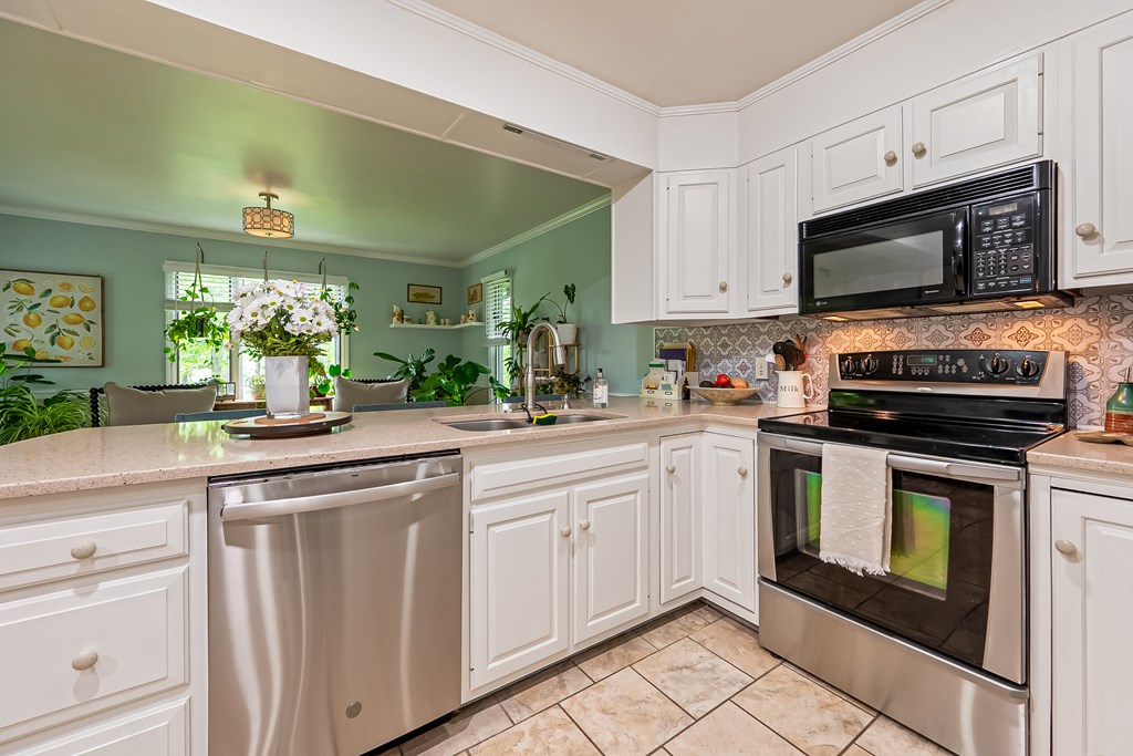 Wytheville, Virginia 24382, United States, 4 Bedrooms Bedrooms, ,3 BathroomsBathrooms,Residential,Pending,134036