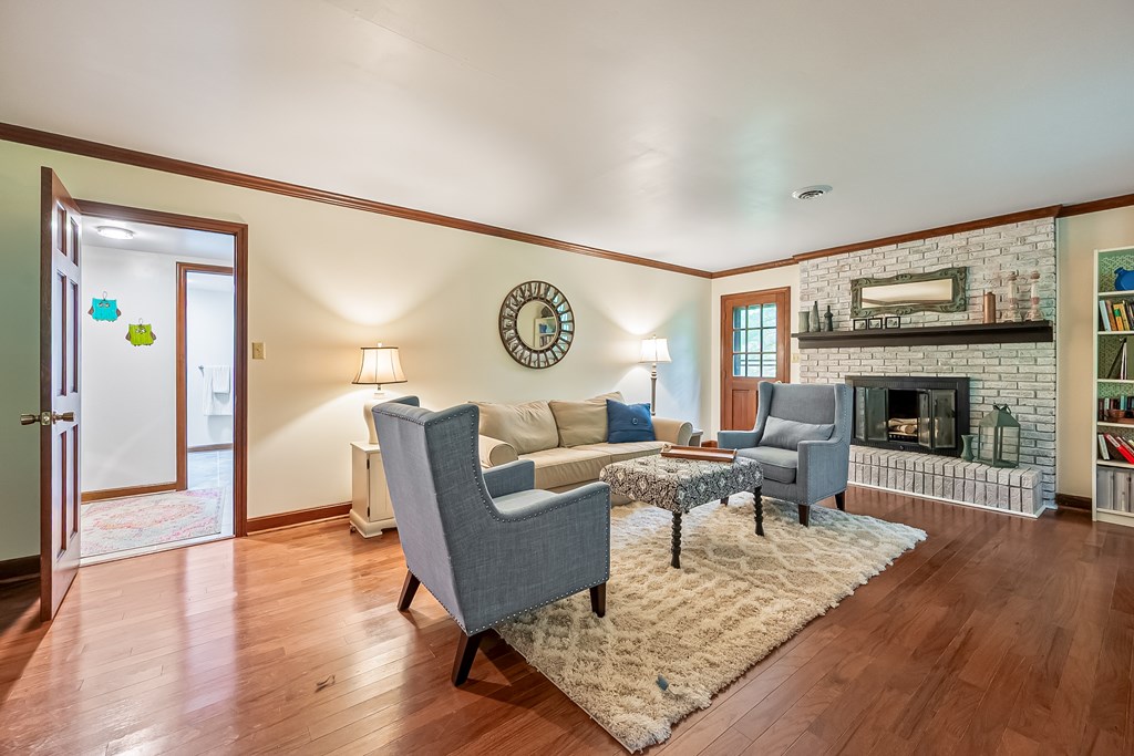 Wytheville, Virginia 24382, United States, 4 Bedrooms Bedrooms, ,3 BathroomsBathrooms,Residential,Pending,134036