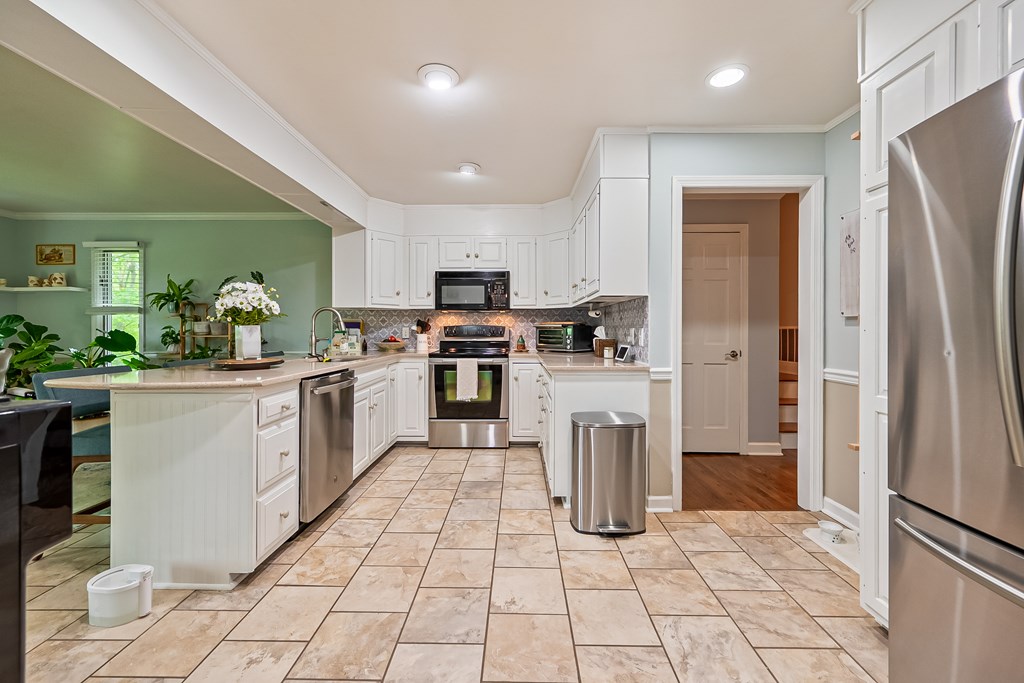 Wytheville, Virginia 24382, United States, 4 Bedrooms Bedrooms, ,3 BathroomsBathrooms,Residential,Pending,134036