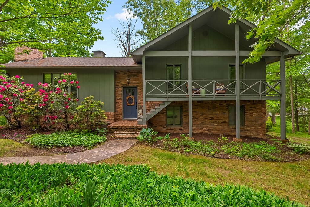 Wytheville, Virginia 24382, United States, 4 Bedrooms Bedrooms, ,3 BathroomsBathrooms,Residential,Pending,134036