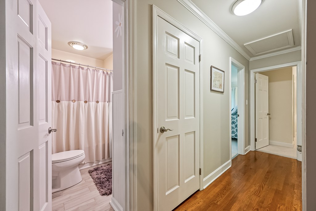 Wytheville, Virginia 24382, United States, 4 Bedrooms Bedrooms, ,3 BathroomsBathrooms,Residential,Pending,134036