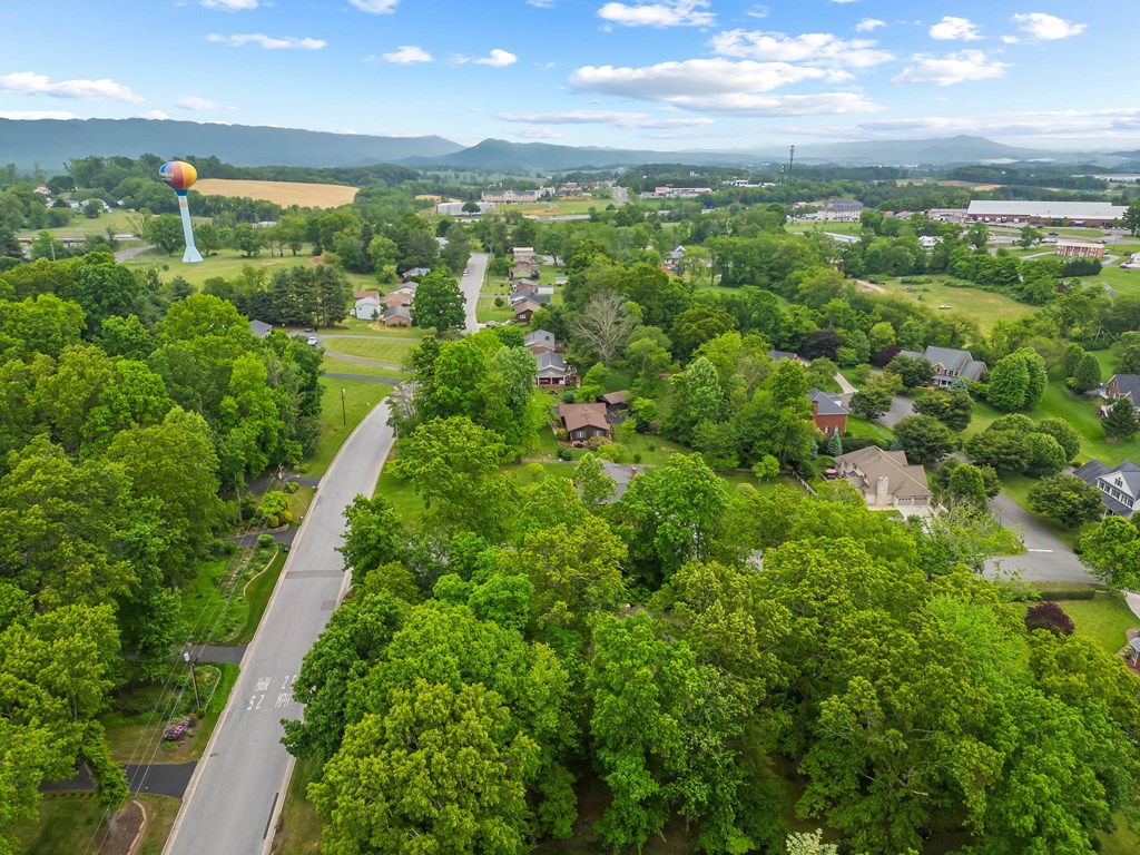 Wytheville, Virginia 24382, United States, 4 Bedrooms Bedrooms, ,3 BathroomsBathrooms,Residential,Pending,134036