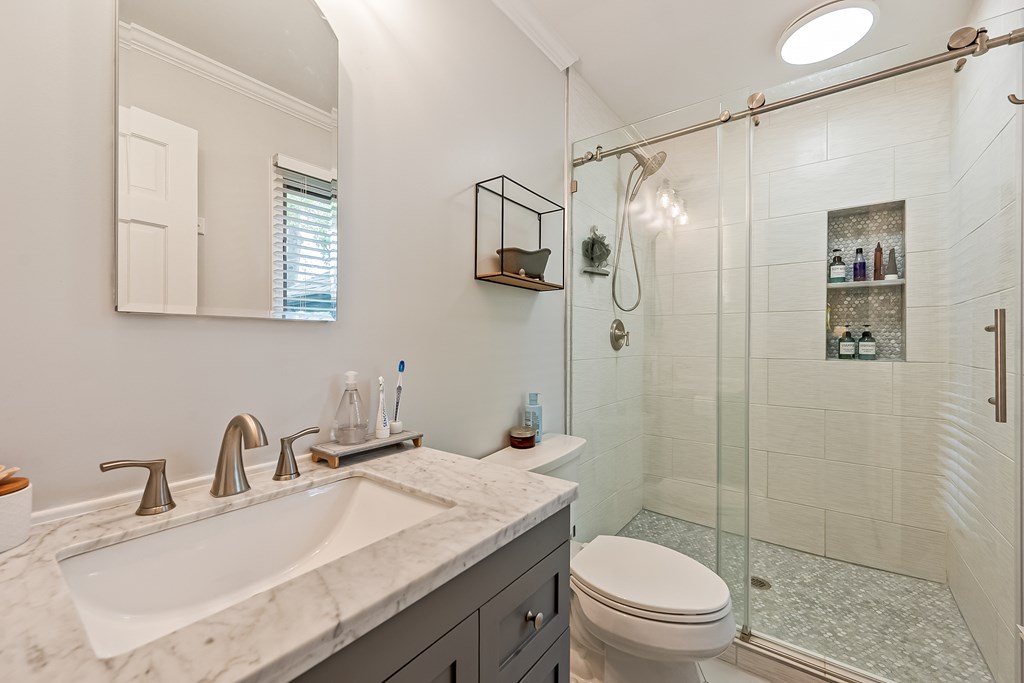 Wytheville, Virginia 24382, United States, 4 Bedrooms Bedrooms, ,3 BathroomsBathrooms,Residential,Pending,134036