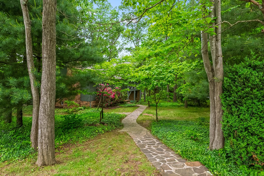 Wytheville, Virginia 24382, United States, 4 Bedrooms Bedrooms, ,3 BathroomsBathrooms,Residential,Pending,134036