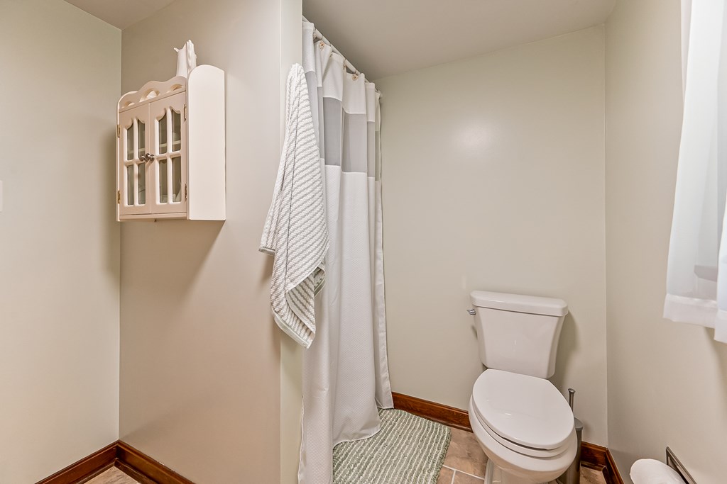 Wytheville, Virginia 24382, United States, 4 Bedrooms Bedrooms, ,3 BathroomsBathrooms,Residential,Pending,134036