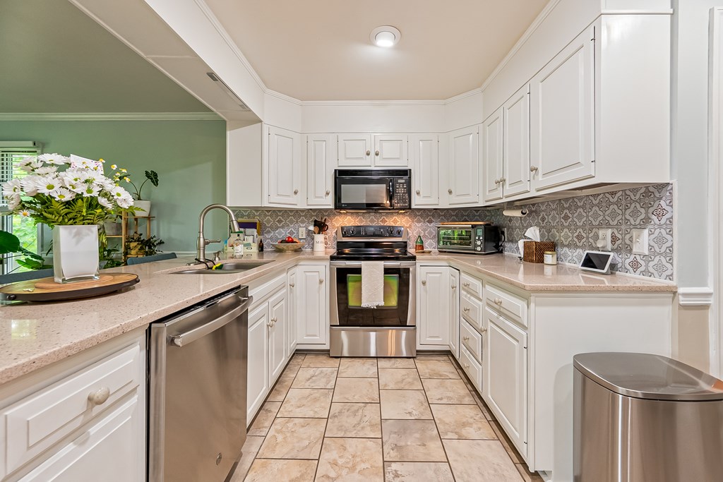 Wytheville, Virginia 24382, United States, 4 Bedrooms Bedrooms, ,3 BathroomsBathrooms,Residential,Pending,134036