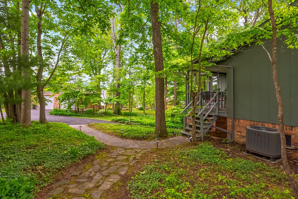 Wytheville, Virginia 24382, United States, 4 Bedrooms Bedrooms, ,3 BathroomsBathrooms,Residential,Pending,134036