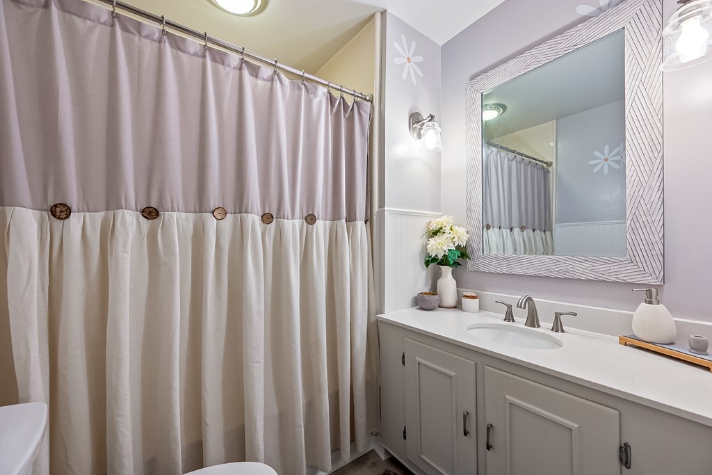 Wytheville, Virginia 24382, United States, 4 Bedrooms Bedrooms, ,3 BathroomsBathrooms,Residential,Pending,134036