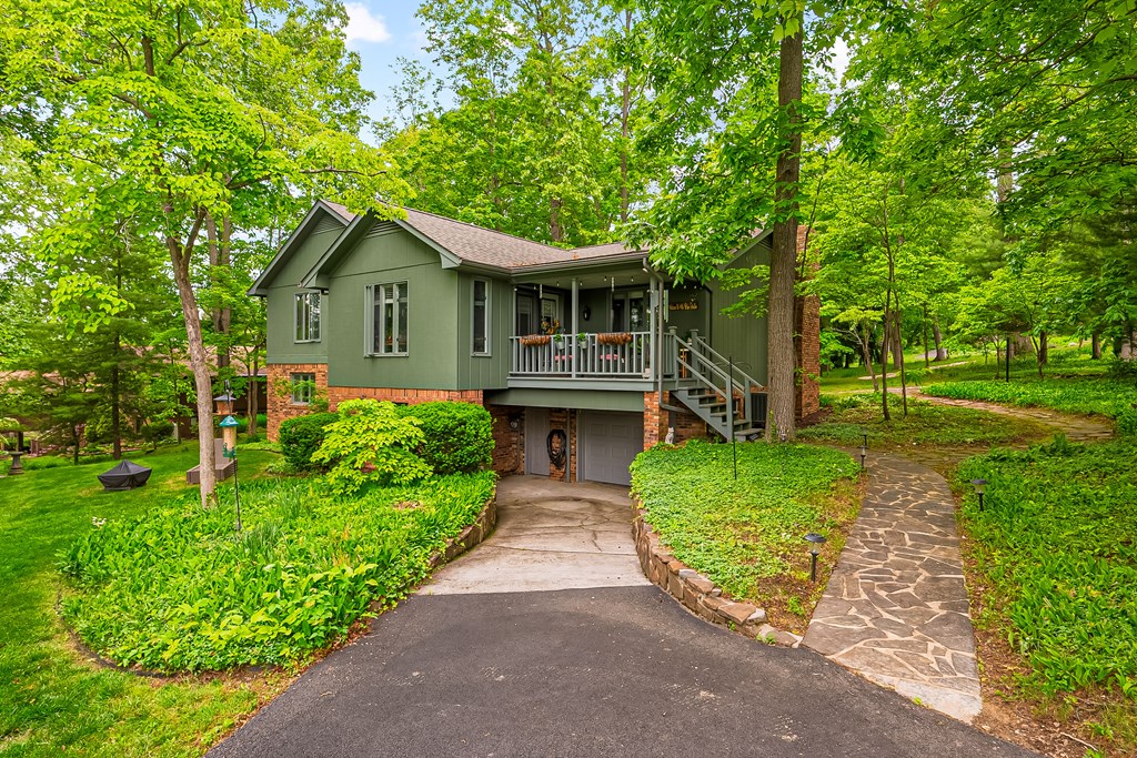 Wytheville, Virginia 24382, United States, 4 Bedrooms Bedrooms, ,3 BathroomsBathrooms,Residential,Pending,134036