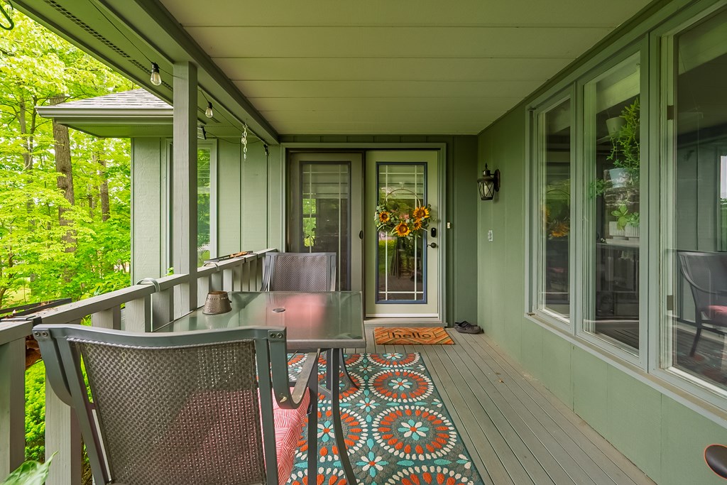 Wytheville, Virginia 24382, United States, 4 Bedrooms Bedrooms, ,3 BathroomsBathrooms,Residential,Pending,134036