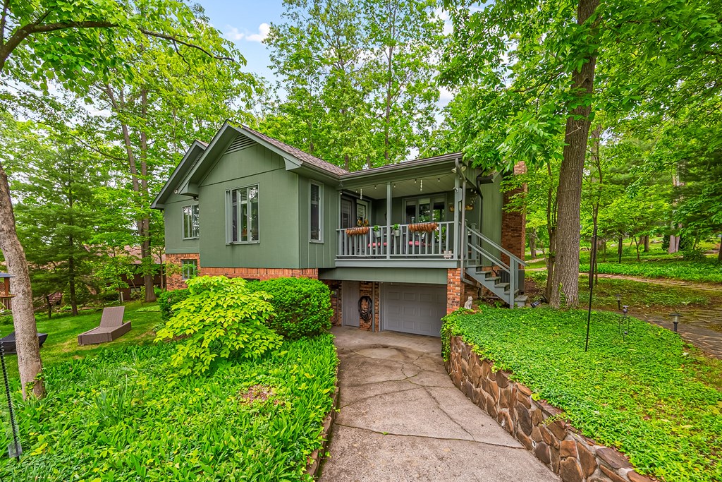 Wytheville, Virginia 24382, United States, 4 Bedrooms Bedrooms, ,3 BathroomsBathrooms,Residential,Pending,134036