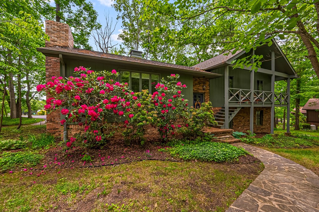 Wytheville, Virginia 24382, United States, 4 Bedrooms Bedrooms, ,3 BathroomsBathrooms,Residential,Pending,134036