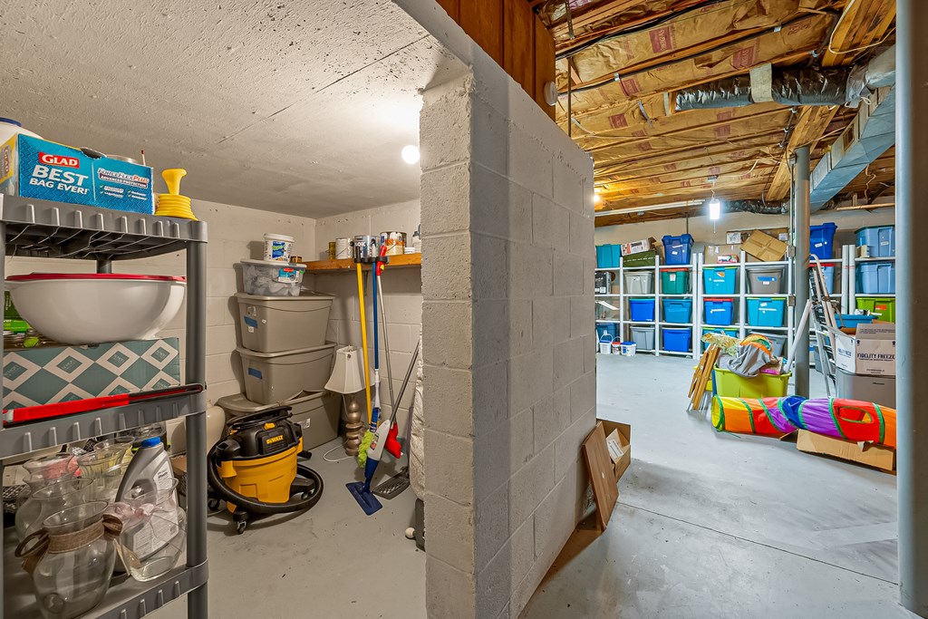 Wytheville, Virginia 24382, United States, 4 Bedrooms Bedrooms, ,3 BathroomsBathrooms,Residential,Pending,134036