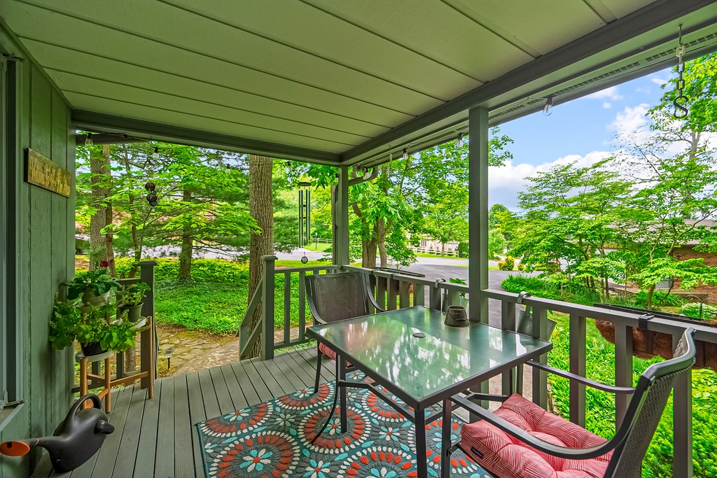 Wytheville, Virginia 24382, United States, 4 Bedrooms Bedrooms, ,3 BathroomsBathrooms,Residential,Pending,134036