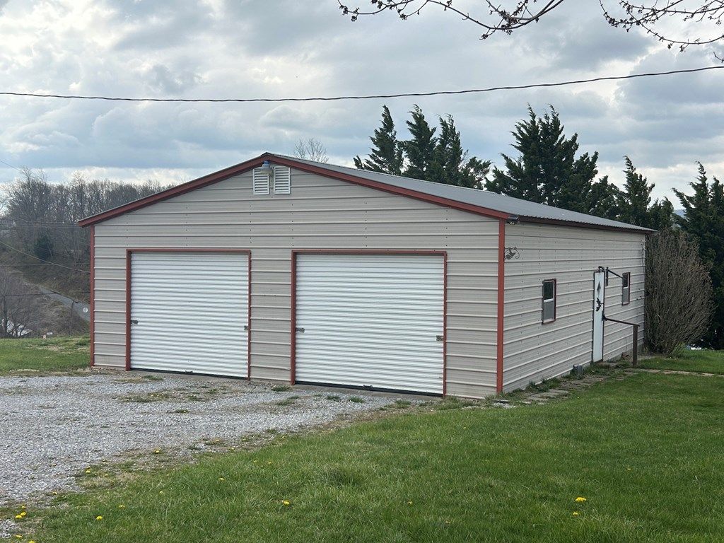Photo of 153 Pine Glade Rd, Rural Retreat, VA 24368 (MLS # 109458)