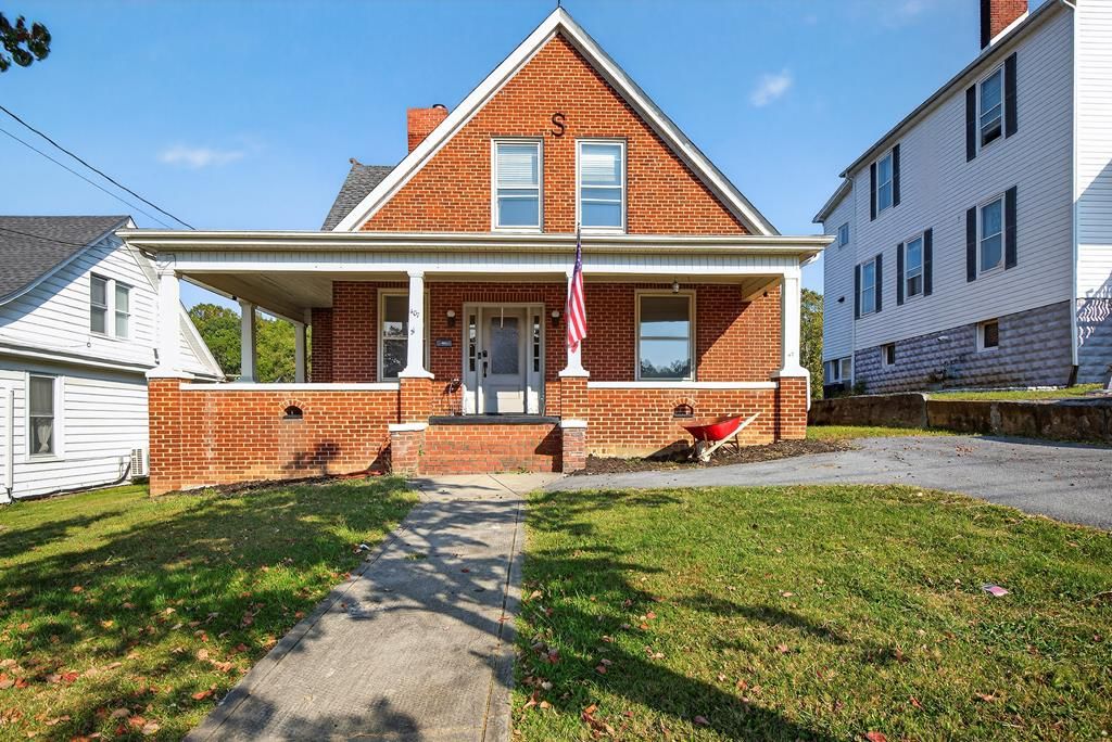 Photo of 407 College Street, Marion, VA 24354 (MLS # 103523)