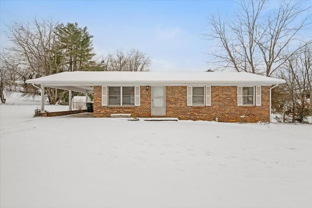 Photo of 836 Colonial Road SW Rd, Abingdon, VA 24210 (MLS # 104707)