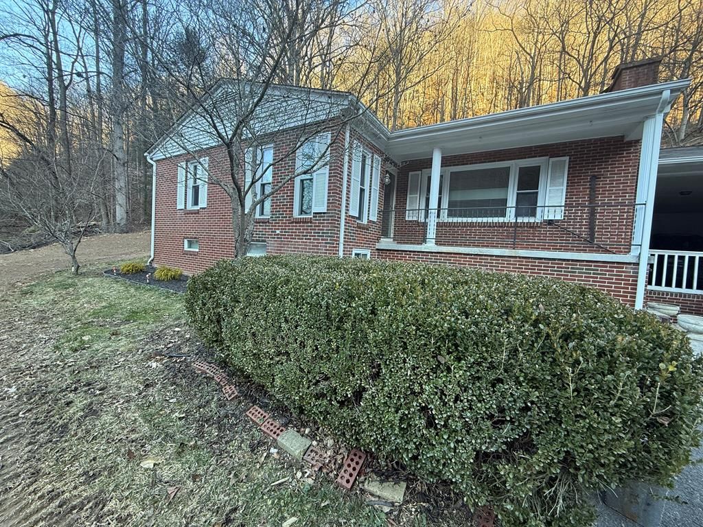 Photo of 1059 Shady Lane St, Grundy, VA 24614 (MLS # 104690)