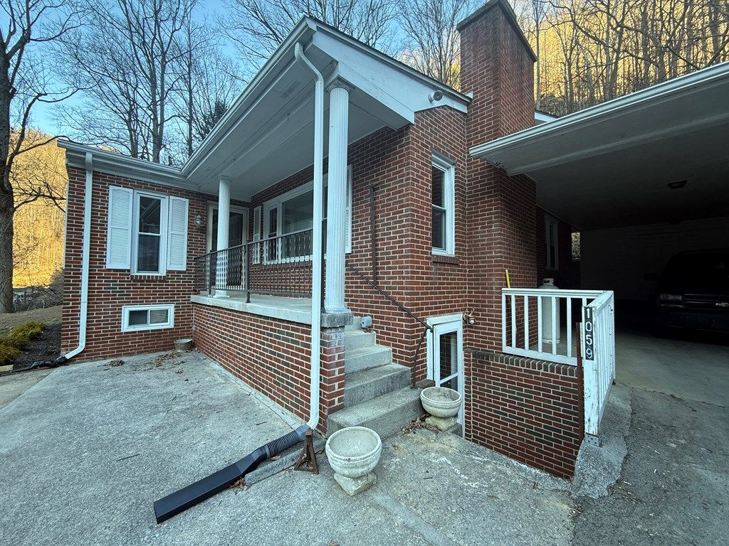 Photo of 1059 Shady Lane St, Grundy, VA 24614 (MLS # 104690)