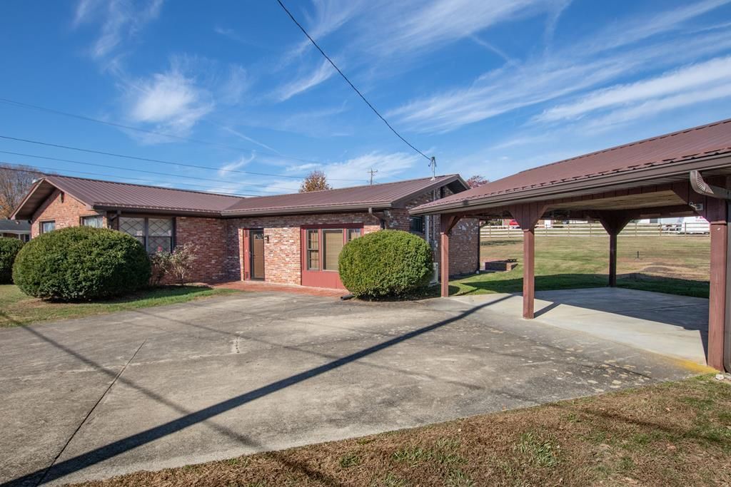 Photo of 15451 Siesta Avenue, Bristol, VA 24202 (MLS # 104138)