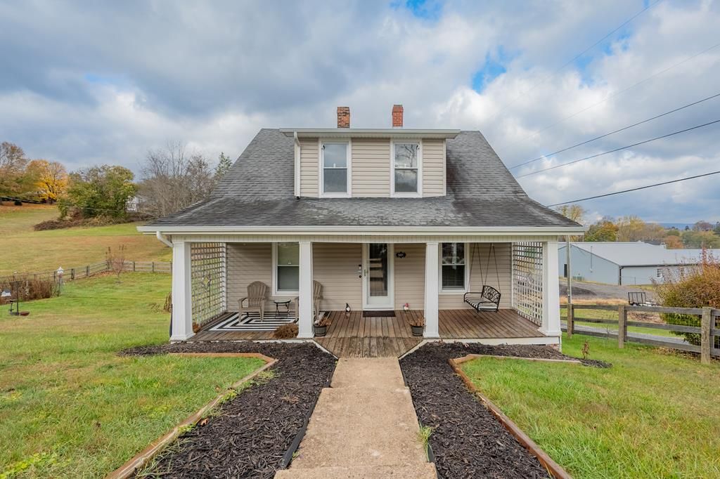 Photo of 501 S Main St, Rural Retreat, VA 24368 (MLS # 104030)