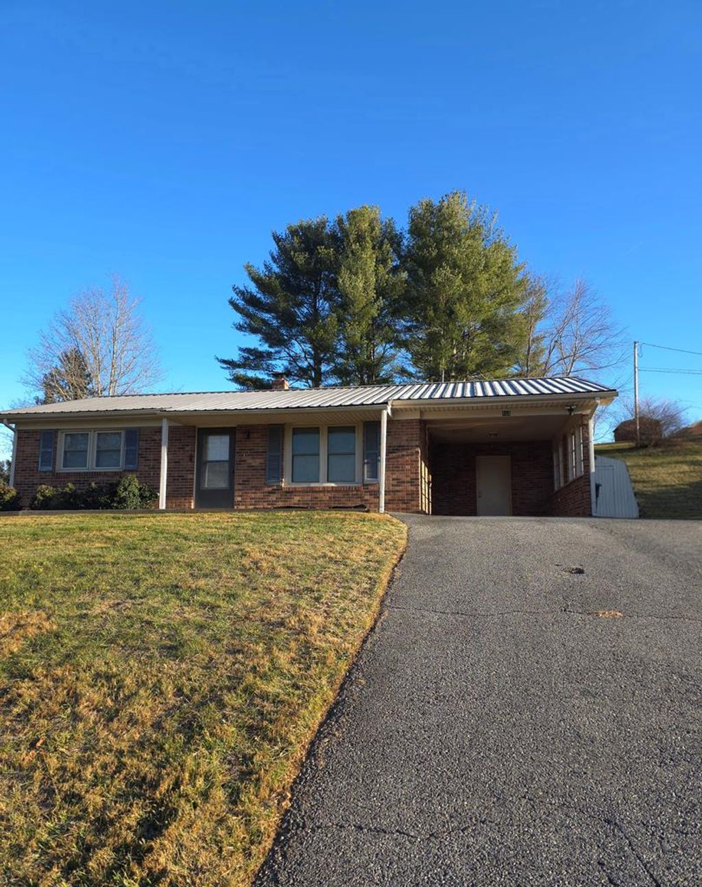 Photo of 103 Scotland Drive, Galax, VA 24333 (MLS # 104276)