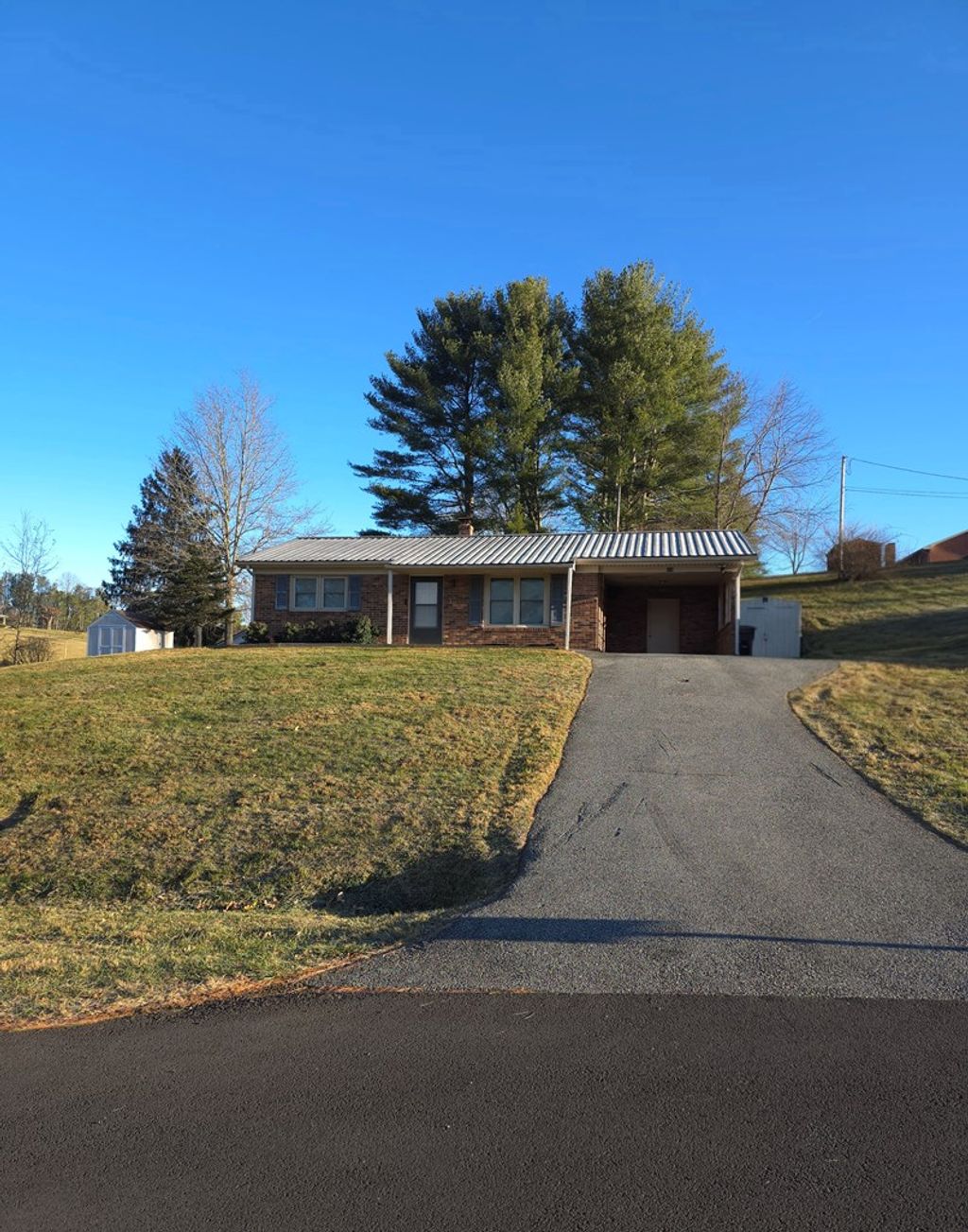 Photo of 103 Scotland Drive, Galax, VA 24333 (MLS # 104276)