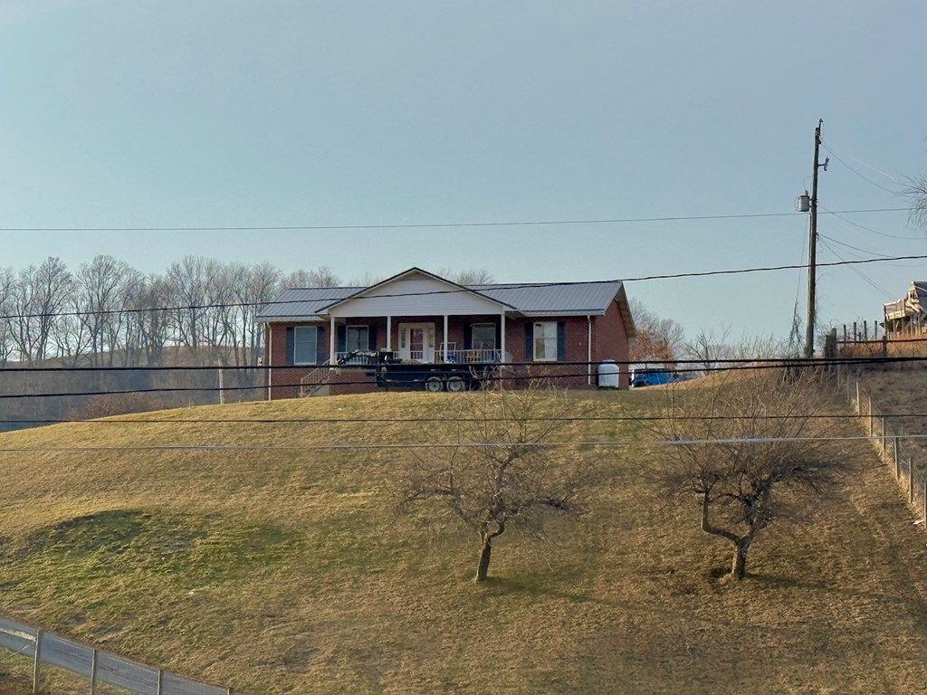 Photo of 108 Meredith Ln, Tazewell, VA 24651 (MLS # 105925)