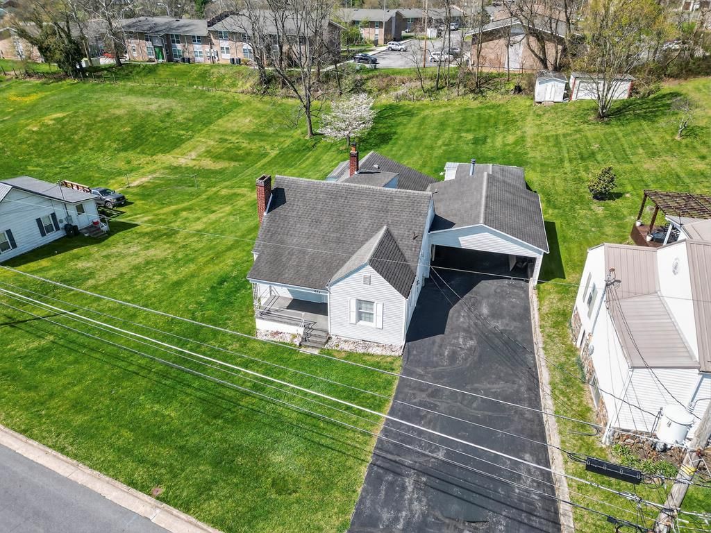 Photo of 642 Goolsby St, Marion, VA 24354 (MLS # 109488)