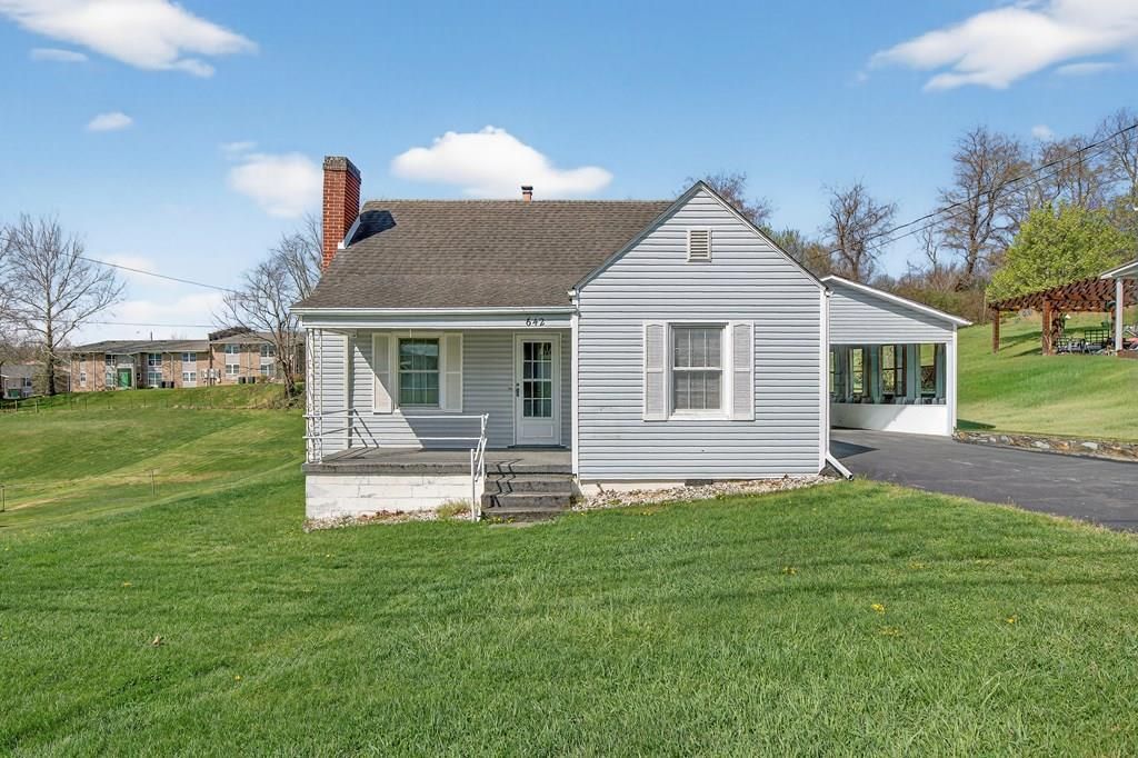 Photo of 642 Goolsby St, Marion, VA 24354 (MLS # 109488)