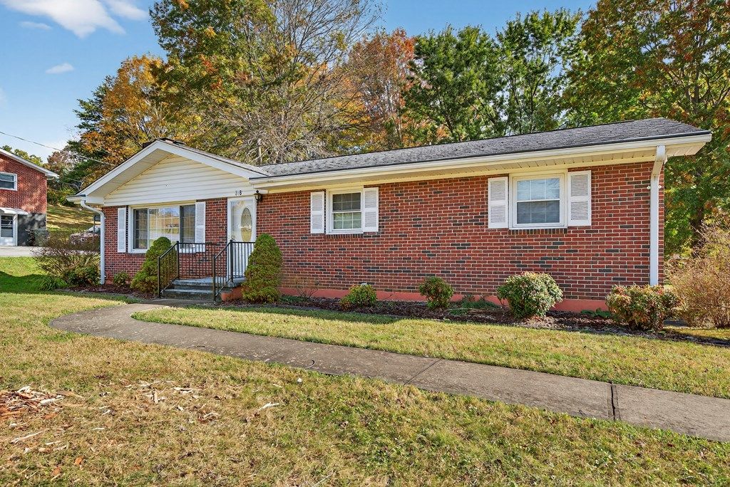 Photo of 316 Morningside Drive, Abingdon, VA 24210 (MLS # 104381)