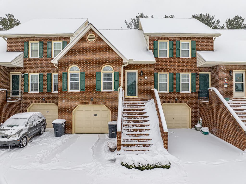 Photo of 425 Andover Court, Kingsport, TN 37663 (MLS # 104724)