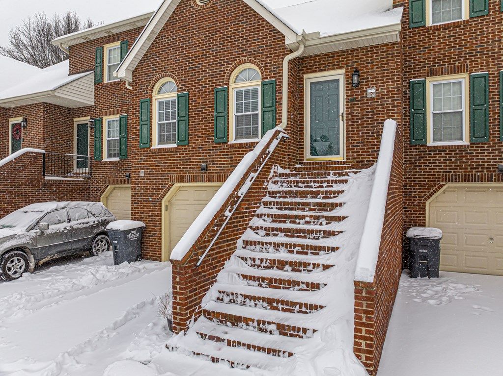 Photo of 425 Andover Court, Kingsport, TN 37663 (MLS # 104724)