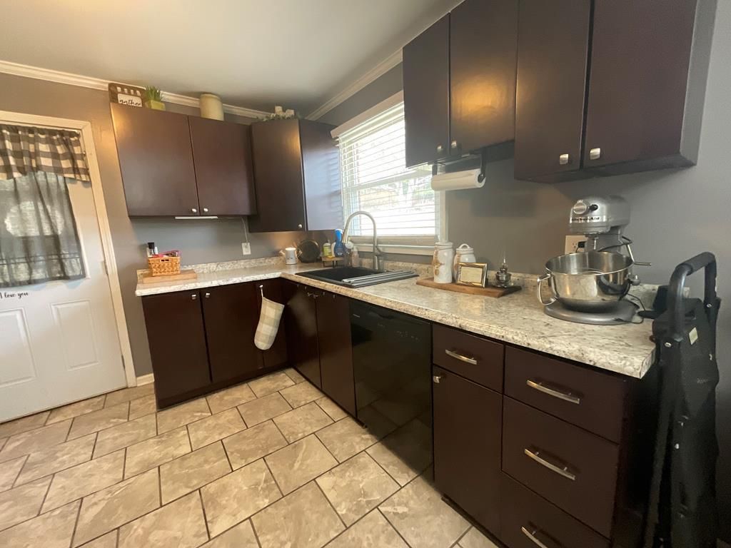 Photo of 329 Hill St, Hillsville, VA 24343 (MLS # 105889)