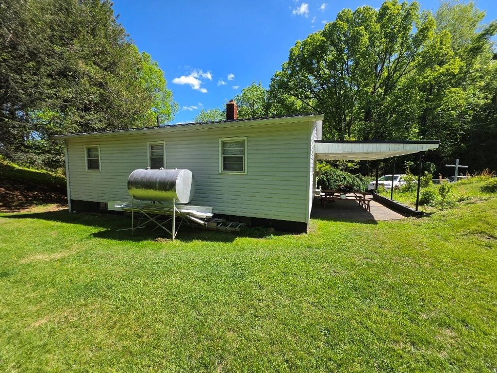 Photo of 312 Edgewood Dr, Galax, VA 24333 (MLS # 109896)