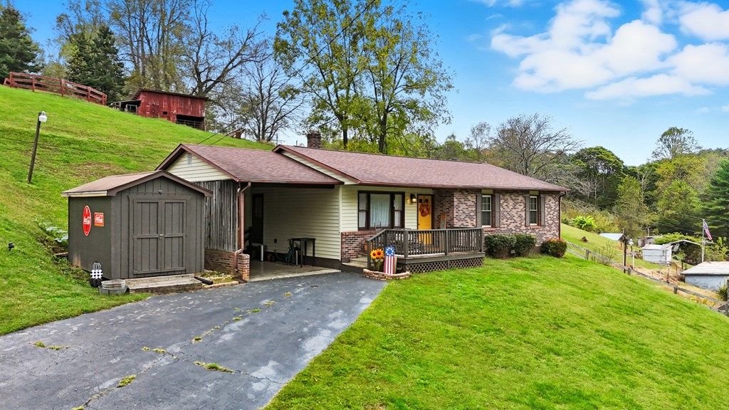 Photo of 591 Ridgeview Road, Saltville, VA 24370 (MLS # 103607)