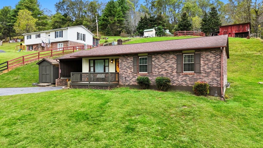 Photo of 591 Ridgeview Road, Saltville, VA 24370 (MLS # 103607)