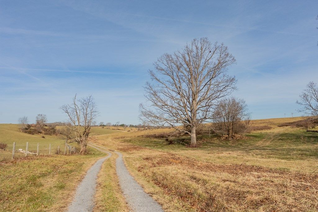 Photo of 4933 Lee Hwy #10,14,15,16, Dublin, VA 24084 (MLS # 103595)