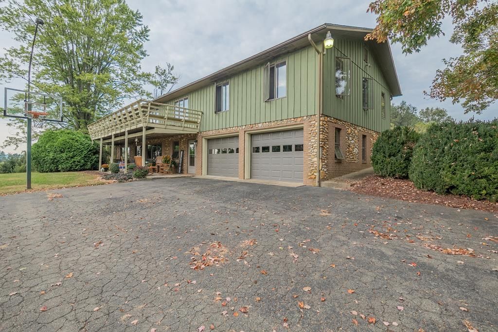Photo of 244 Columbine Ln, Galax, VA 24333 (MLS # 103560)