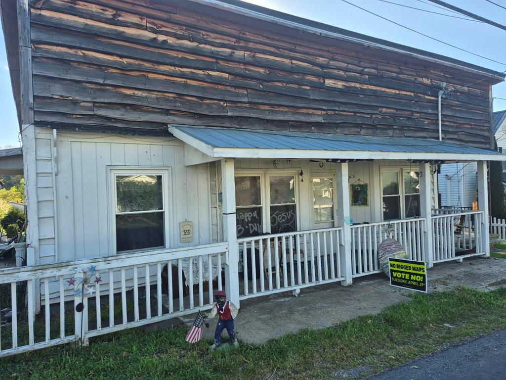Photo of 718 E Main St, Fries, VA 24330 (MLS # 109673)