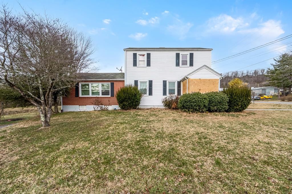 Photo of 1310 W Spiller St, Wytheville, VA 24382 (MLS # 104394)