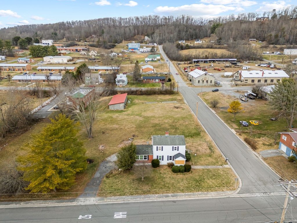 Photo of 1310 W Spiller St, Wytheville, VA 24382 (MLS # 104394)