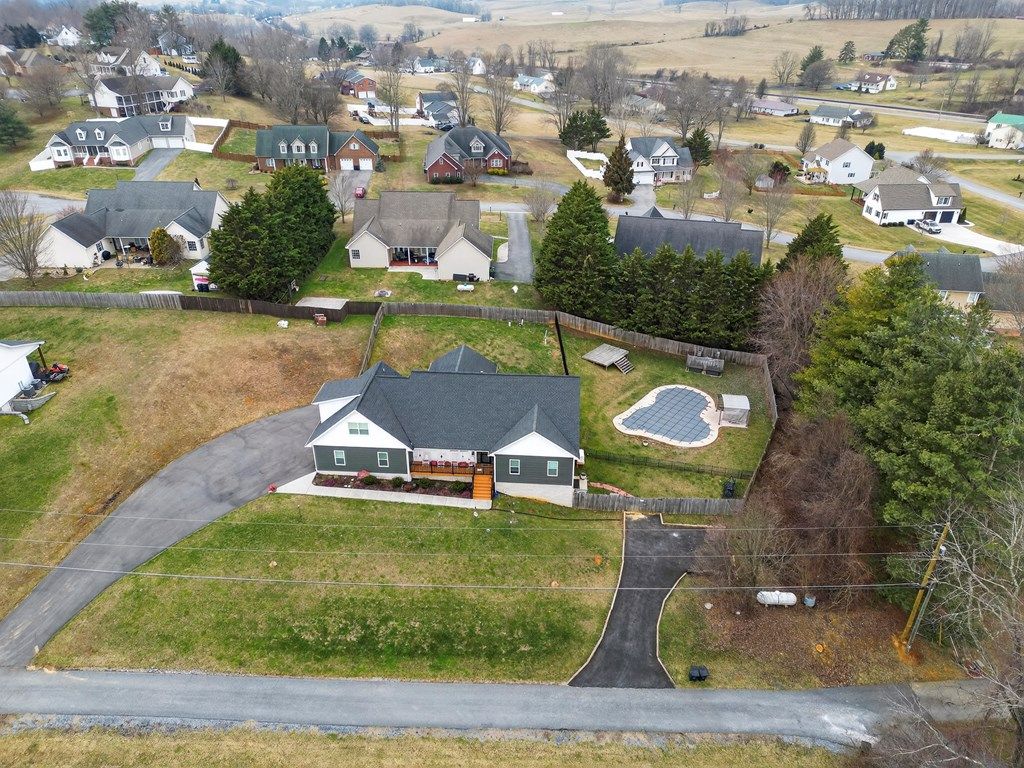 Photo of 222 Spanish Oak Ln, Glade Spring, VA 24340 (MLS # 105936)