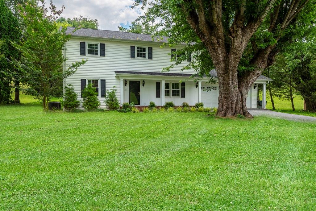 Photo of 144 Mountain View Dr, Abingdon, VA 24211 (MLS # 103984)