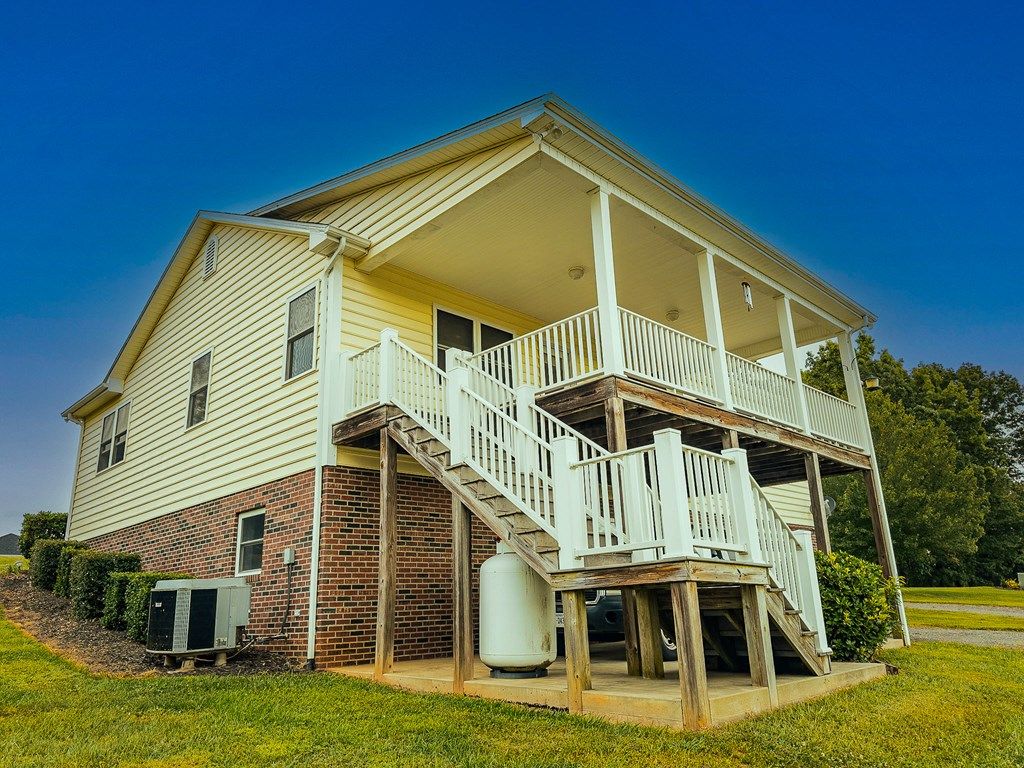 Photo of 1937 Commonwelath Rd, Galax, VA 24333 (MLS # 103313)