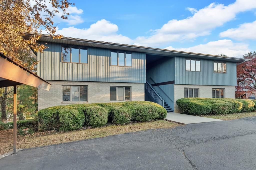 Photo of 956 956 Maiden St, Abingdon, VA 24210 (MLS # 104255)